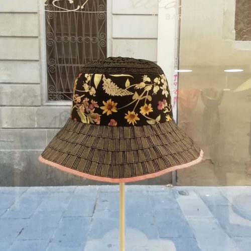 Handmade hat by Grevi. Foldable cloche, short brim. Black and print flowers fabrics
