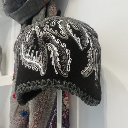 cloche-embroidery-twenty-hat-black-handmade-lechapeau
